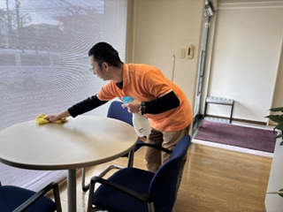 フロア清掃作業